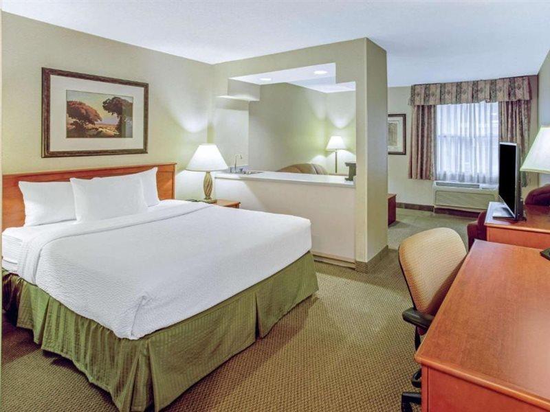 La Quinta By Wyndham Appleton College Avenue Hotel Buitenkant foto