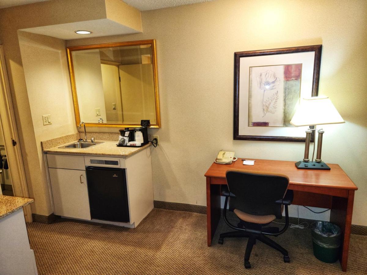 La Quinta By Wyndham Appleton College Avenue Hotel Buitenkant foto